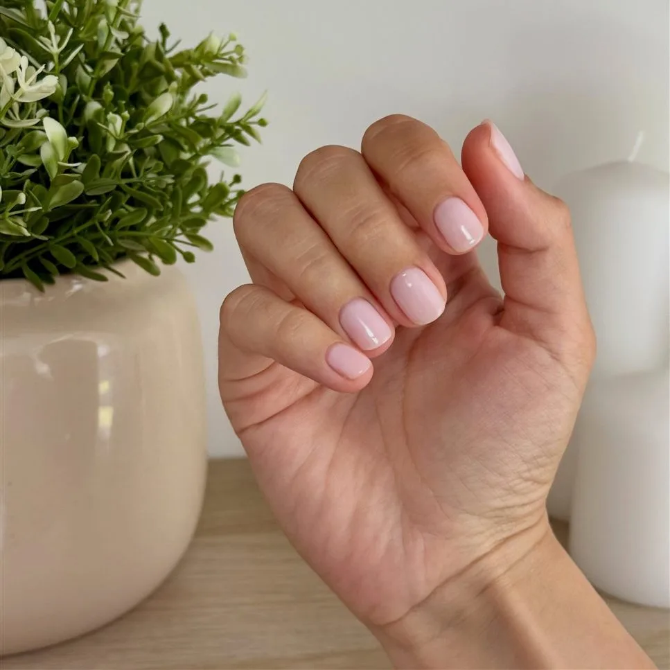 Nježna nude manikura, LUNÈA beauty salon